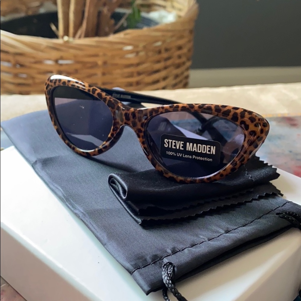 Steve Madden Leopard Bari Sunglasses/ New